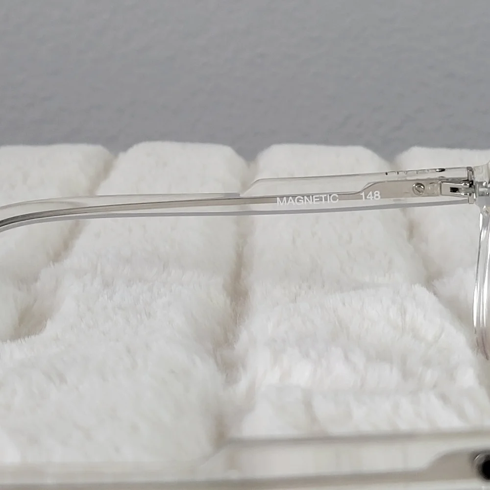 QUAY // ltd ed retro-chic clear frame magnetic aviator blue light glasses